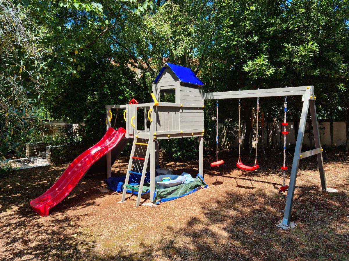 Villa Rosa With Yard And Children'S Playground Tar-Vabriga Exterior foto