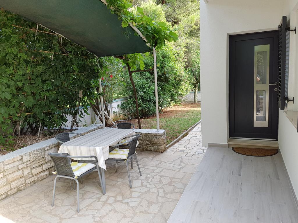 Villa Rosa With Yard And Children'S Playground Tar-Vabriga Exterior foto